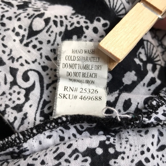 WORLD MARKET SMALL B&W COVERUP - Picture 8 of 8